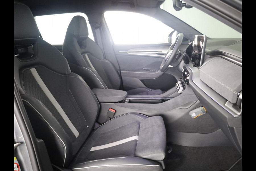Škoda Kodiaq 1.5 TSI PHEV Sportline Business 204 pk Automaat (DSG) | Verlengde garantie | Navigatie | Panoramadak | Trekhaak (wegklapbaar) | Parkeersensoren | Achteruitrijcamera | Stoelverwarming v/a |