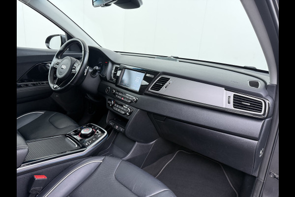 Kia e-Niro ExecutiveLine 64kWh SOH 100% Leder Warmtepomp Elek.Stoel+Memory JBL®-Audio Pdc Navi Ecc Camera Apple Carplay Android Auto Stoelverwarming+Koeling Stuurverwarming Lmv Privacy Glas DAB Vess Lane Assist Blind Spot Origineel Nederlandse Auto Dealeronderhouden