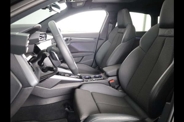 Audi A3 Sportback 40 TFSI e S edition 204 pk S-tronic | Verlengde garantie | Navigatie | Panoramadak | Parkeersensoren (Park assist) | Achteruitrijcamera | Stoelverwarming | S-Line |