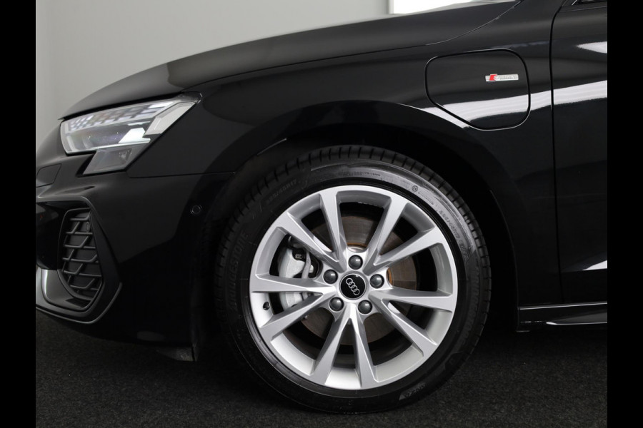 Audi A3 Sportback 40 TFSI e S edition 204 pk S-tronic | Verlengde garantie | Navigatie | Panoramadak | Parkeersensoren (Park assist) | Achteruitrijcamera | Stoelverwarming | S-Line |