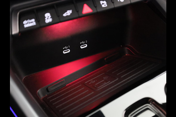 Audi A3 Sportback 40 TFSI e S edition 204 pk S-tronic | Verlengde garantie | Navigatie | Panoramadak | Parkeersensoren (Park assist) | Achteruitrijcamera | Stoelverwarming | S-Line |