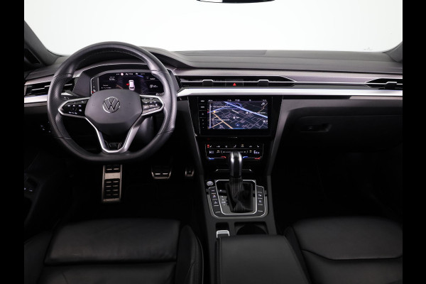 Volkswagen Arteon 1.4 TSI eHybrid R-Line Business 218 pk Automaat (DSG) | Navigatie | Panoramadak | Trekhaak (wegklapbaar) | Parkeersensoren (Park assist) | Rondomzicht camera | Lederen bekleding | Stoelverwarming v/a | R-Line |