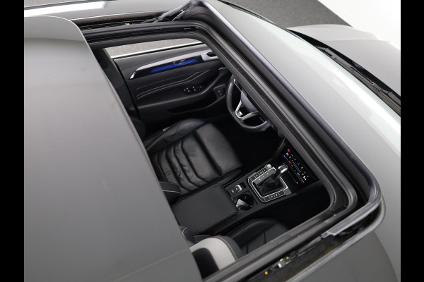 Volkswagen Arteon 1.4 TSI eHybrid R-Line Business 218 pk Automaat (DSG) | Navigatie | Panoramadak | Trekhaak (wegklapbaar) | Parkeersensoren (Park assist) | Rondomzicht camera | Lederen bekleding | Stoelverwarming v/a | R-Line |