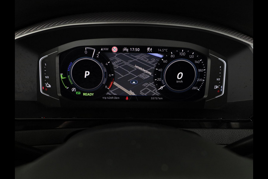 Volkswagen Arteon 1.4 TSI eHybrid R-Line Business 218 pk Automaat (DSG) | Navigatie | Panoramadak | Trekhaak (wegklapbaar) | Parkeersensoren (Park assist) | Rondomzicht camera | Lederen bekleding | Stoelverwarming v/a | R-Line |