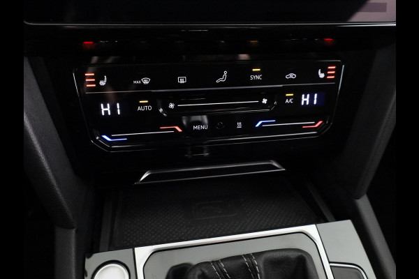 Volkswagen Arteon 1.4 TSI eHybrid R-Line Business 218 pk Automaat (DSG) | Navigatie | Panoramadak | Trekhaak (wegklapbaar) | Parkeersensoren (Park assist) | Rondomzicht camera | Lederen bekleding | Stoelverwarming v/a | R-Line |