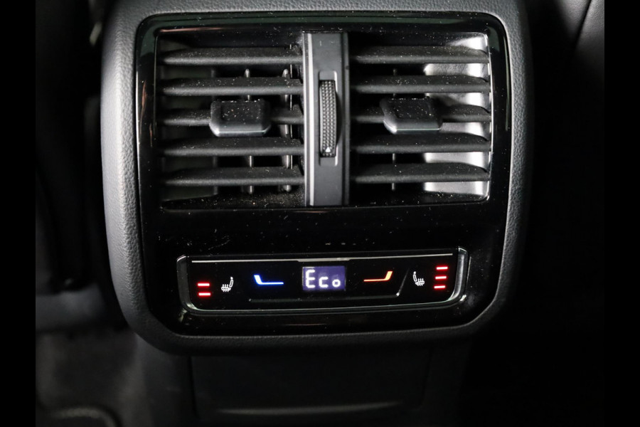 Volkswagen Arteon 1.4 TSI eHybrid R-Line Business 218 pk Automaat (DSG) | Navigatie | Panoramadak | Trekhaak (wegklapbaar) | Parkeersensoren (Park assist) | Rondomzicht camera | Lederen bekleding | Stoelverwarming v/a | R-Line |