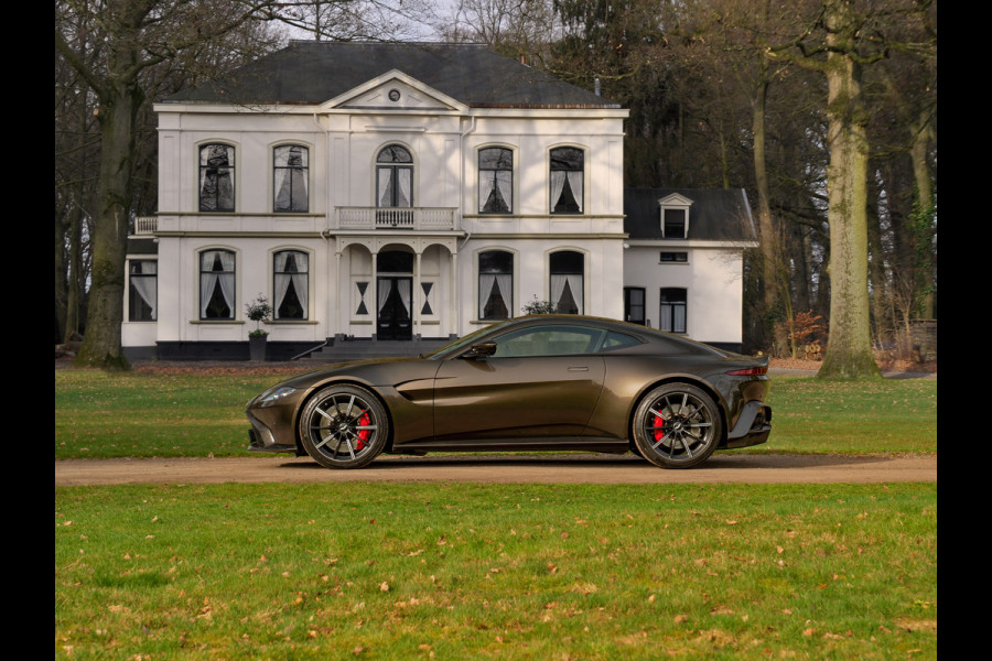 Aston Martin Vantage 4.0 V8 | Carbon pack ext + int | Véél alcantara | Kopi Bronze