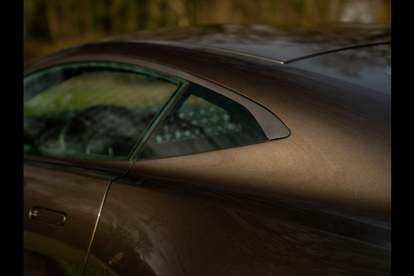 Aston Martin Vantage 4.0 V8 | Carbon pack ext + int | Véél alcantara | Kopi Bronze