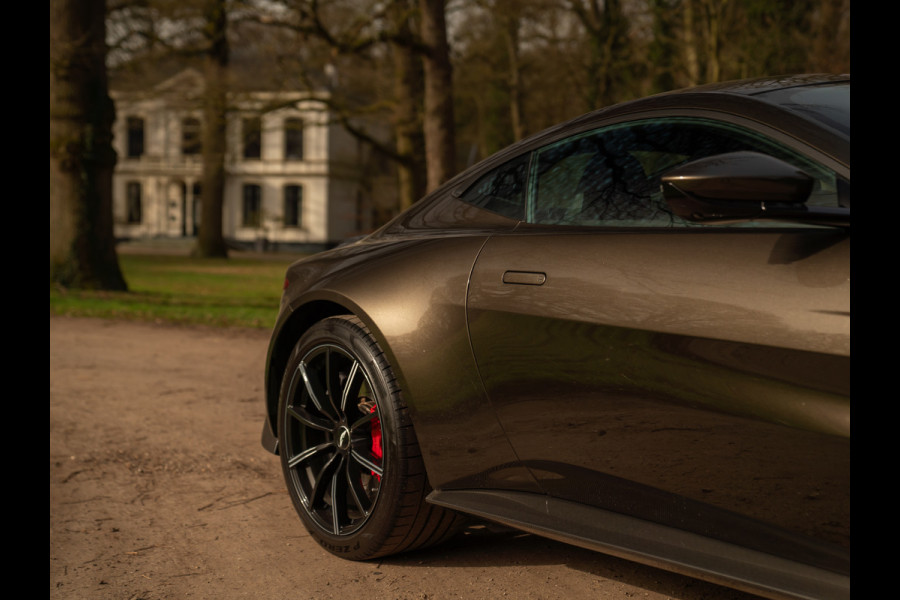 Aston Martin Vantage 4.0 V8 | Carbon pack ext + int | Véél alcantara | Kopi Bronze