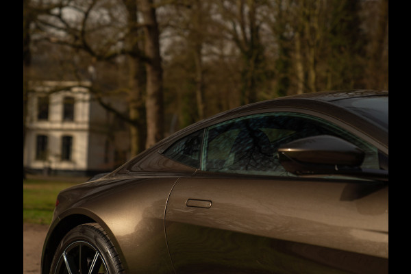 Aston Martin Vantage 4.0 V8 | Carbon pack ext + int | Véél alcantara | Kopi Bronze