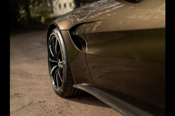 Aston Martin Vantage 4.0 V8 | Carbon pack ext + int | Véél alcantara | Kopi Bronze