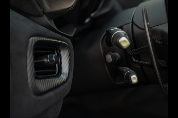 Aston Martin Vantage 4.0 V8 | Carbon pack ext + int | Véél alcantara | Kopi Bronze