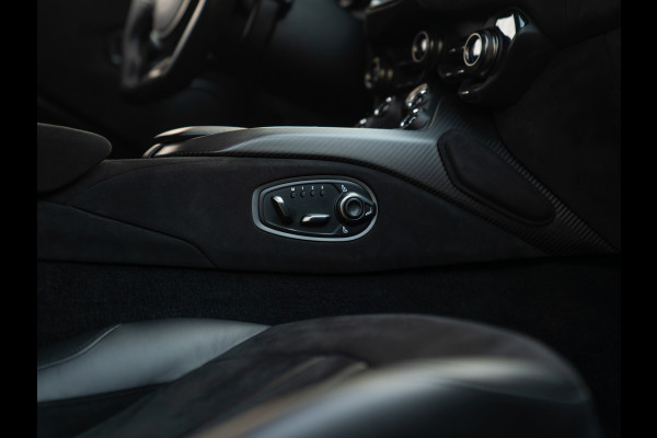 Aston Martin Vantage 4.0 V8 | Carbon pack ext + int | Véél alcantara | Kopi Bronze