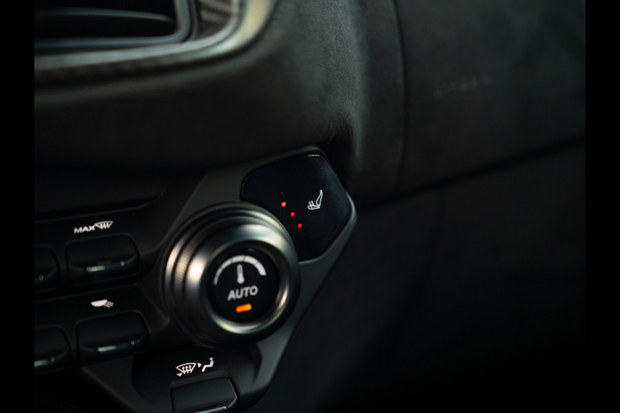 Aston Martin Vantage 4.0 V8 | Carbon pack ext + int | Véél alcantara | Kopi Bronze