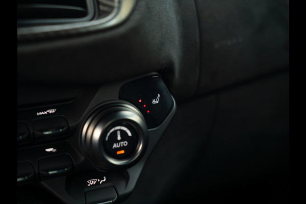 Aston Martin Vantage 4.0 V8 | Carbon pack ext + int | Véél alcantara | Kopi Bronze