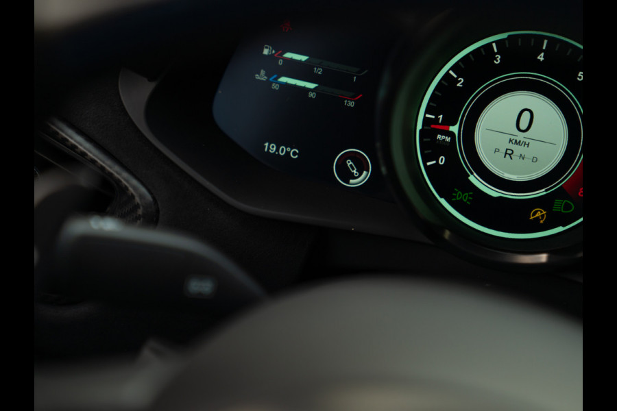 Aston Martin Vantage 4.0 V8 | Carbon pack ext + int | Véél alcantara | Kopi Bronze