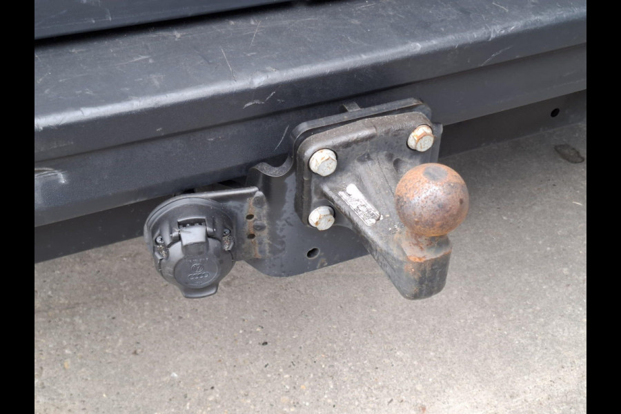 Volkswagen Crafter 35 2.0 TDI L3H3 Comfortline AIRCO / CRUISE CONTROLE / TREKHAAK / 3 ZITS / NAVI / CARPLAY