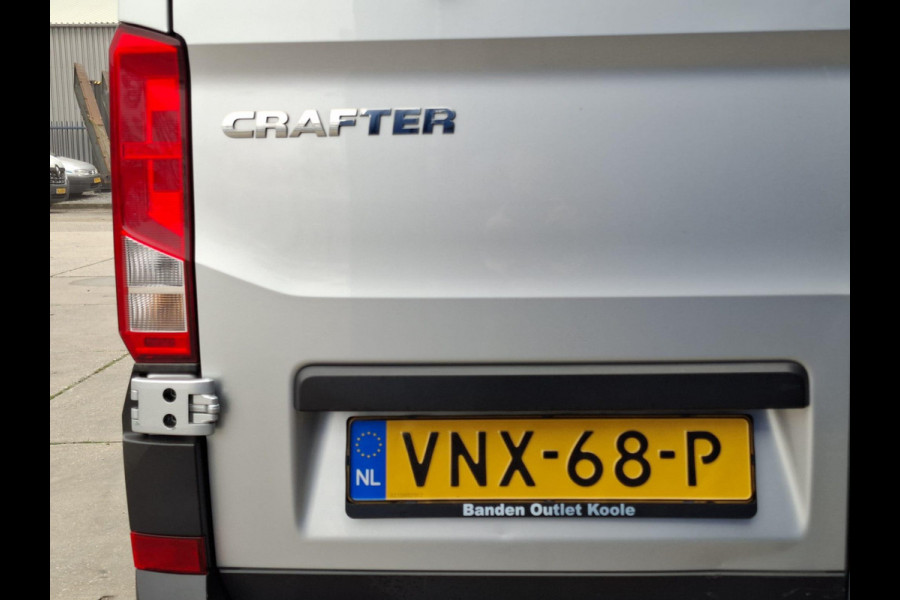 Volkswagen Crafter 35 2.0 TDI L3H3 Comfortline AIRCO / CRUISE CONTROLE / TREKHAAK / 3 ZITS / NAVI / CARPLAY