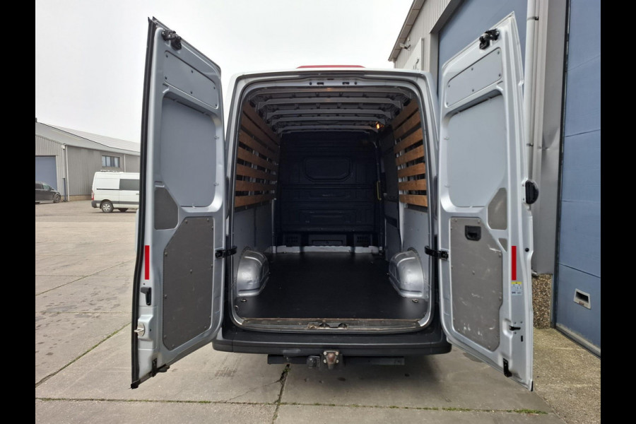 Volkswagen Crafter 35 2.0 TDI L3H3 Comfortline AIRCO / CRUISE CONTROLE / TREKHAAK / 3 ZITS / NAVI / CARPLAY