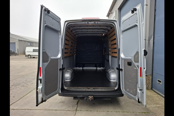 Volkswagen Crafter 35 2.0 TDI L3H3 Comfortline AIRCO / CRUISE CONTROLE / TREKHAAK / 3 ZITS / NAVI / CARPLAY