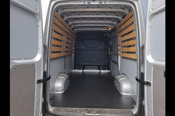 Volkswagen Crafter 35 2.0 TDI L3H3 Comfortline AIRCO / CRUISE CONTROLE / TREKHAAK / 3 ZITS / NAVI / CARPLAY