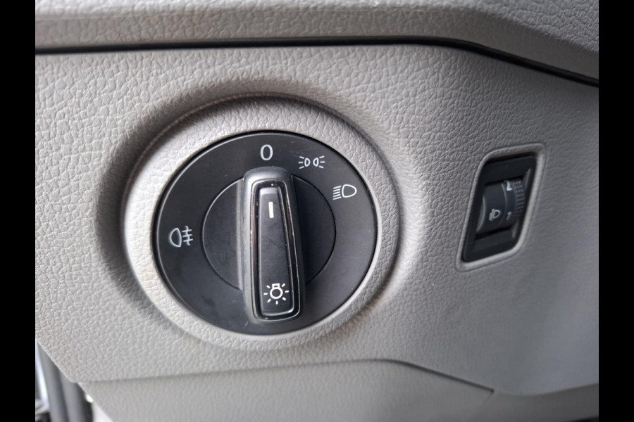 Volkswagen Crafter 35 2.0 TDI L3H3 Comfortline AIRCO / CRUISE CONTROLE / TREKHAAK / 3 ZITS / NAVI / CARPLAY