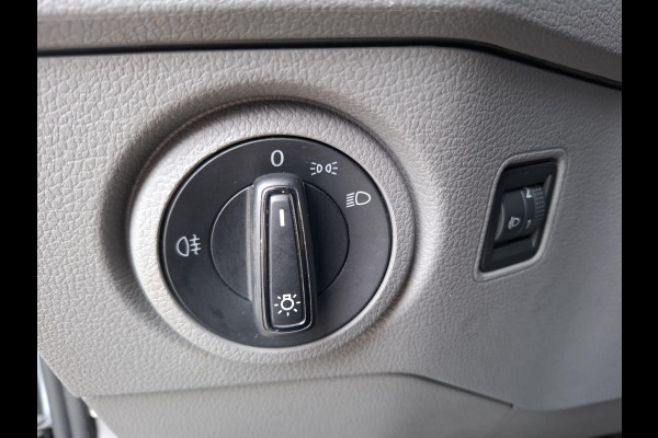 Volkswagen Crafter 35 2.0 TDI L3H3 Comfortline AIRCO / CRUISE CONTROLE / TREKHAAK / 3 ZITS / NAVI / CARPLAY