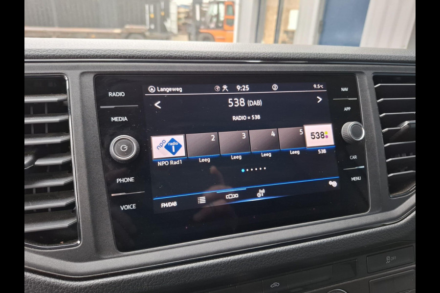Volkswagen Crafter 35 2.0 TDI L3H3 Comfortline AIRCO / CRUISE CONTROLE / TREKHAAK / 3 ZITS / NAVI / CARPLAY