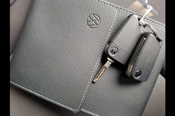 Volkswagen Crafter 35 2.0 TDI L3H3 Comfortline AIRCO / CRUISE CONTROLE / TREKHAAK / 3 ZITS / NAVI / CARPLAY