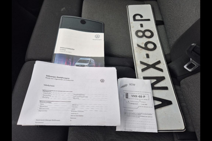 Volkswagen Crafter 35 2.0 TDI L3H3 Comfortline AIRCO / CRUISE CONTROLE / TREKHAAK / 3 ZITS / NAVI / CARPLAY