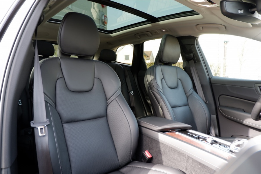 Volvo XC60 2.0 T8 Plus Dark / INCL. 12 mnd BOVAG / Full Option / Luchtverin