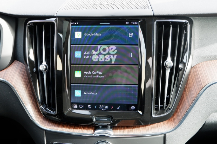 Volvo XC60 2.0 T8 Plus Dark / INCL. 12 mnd BOVAG / Full Option / Luchtverin