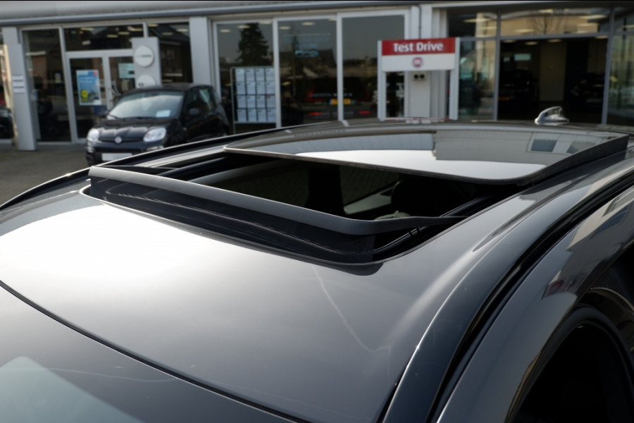 Volvo XC60 2.0 T8 Plus Dark / INCL. 12 mnd BOVAG / Full Option / Luchtverin