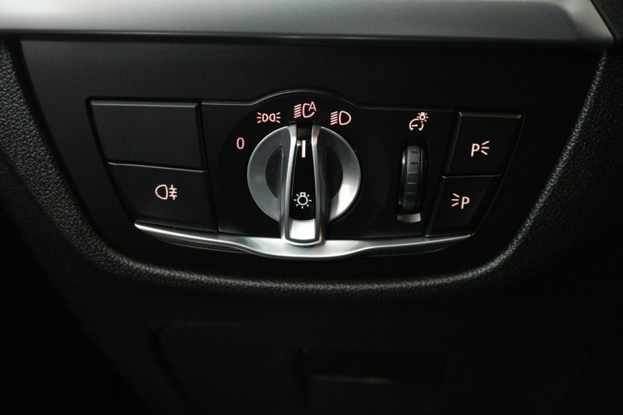 BMW X3 XDrive30e Business Edition Plus M-Sport ( SOH 92%, PANORAMADAK, TREKHAAK, SFEERVERLICHTING, DEALER ONDERHOUDEN)