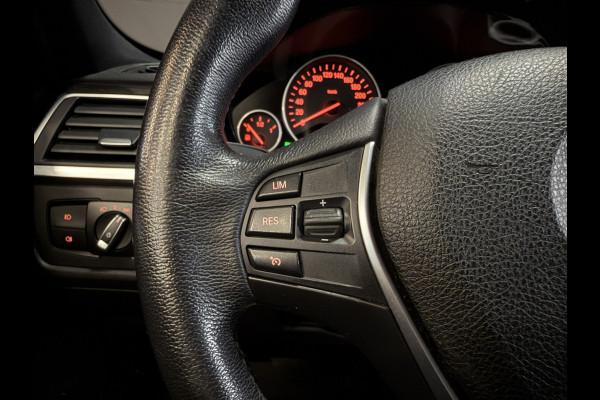 BMW 3 Serie Touring 318i High Executive Automaat | Leder | Stoelverwarming | Full LED | Navi | PDC V+A