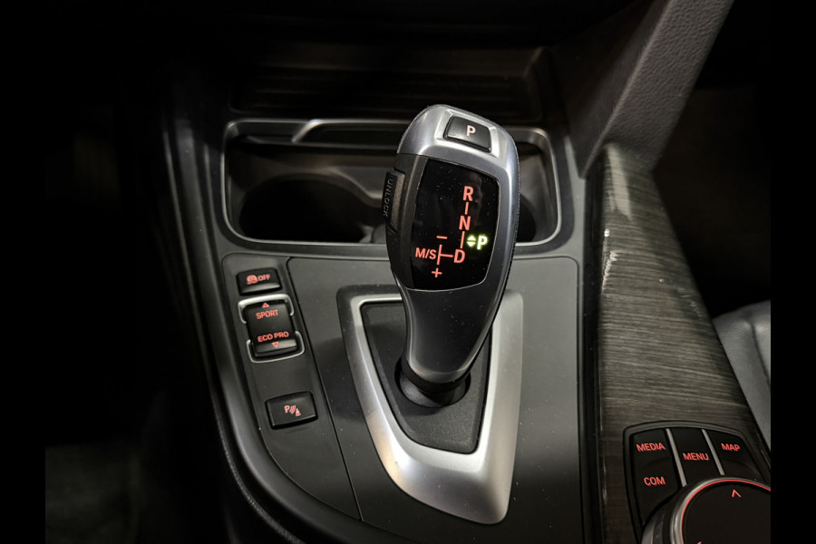 BMW 3 Serie Touring 318i High Executive Automaat | Leder | Stoelverwarming | Full LED | Navi | PDC V+A