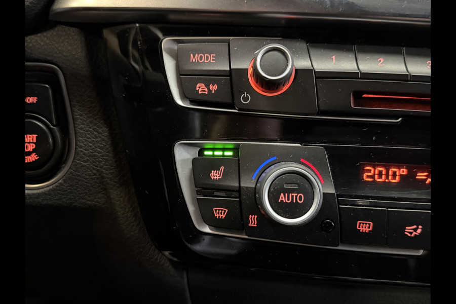 BMW 3 Serie Touring 318i High Executive Automaat | Leder | Stoelverwarming | Full LED | Navi | PDC V+A