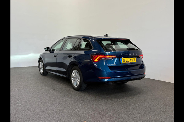 Škoda Octavia Combi 1.0 e-TSI Business Edition Navigatie Apple Carplay/Android Auto Parkeersensoren Adaptive Cruise Control Virtual Cockpit Full Led Climate Control Lichtmetalen velgen