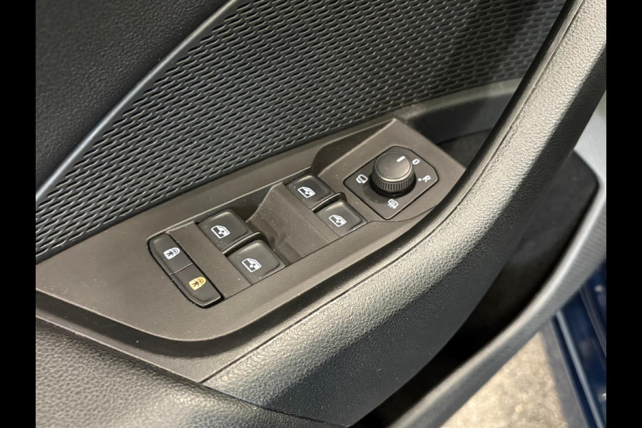 Škoda Octavia Combi 1.0 e-TSI Business Edition Navigatie Apple Carplay/Android Auto Parkeersensoren Adaptive Cruise Control Virtual Cockpit Full Led Climate Control Lichtmetalen velgen