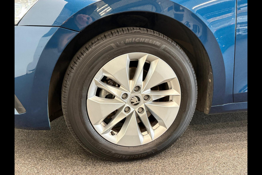 Škoda Octavia Combi 1.0 e-TSI Business Edition Navigatie Apple Carplay/Android Auto Parkeersensoren Adaptive Cruise Control Virtual Cockpit Full Led Climate Control Lichtmetalen velgen