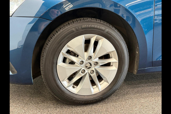 Škoda Octavia Combi 1.0 e-TSI Business Edition Navigatie Apple Carplay/Android Auto Parkeersensoren Adaptive Cruise Control Virtual Cockpit Full Led Climate Control Lichtmetalen velgen