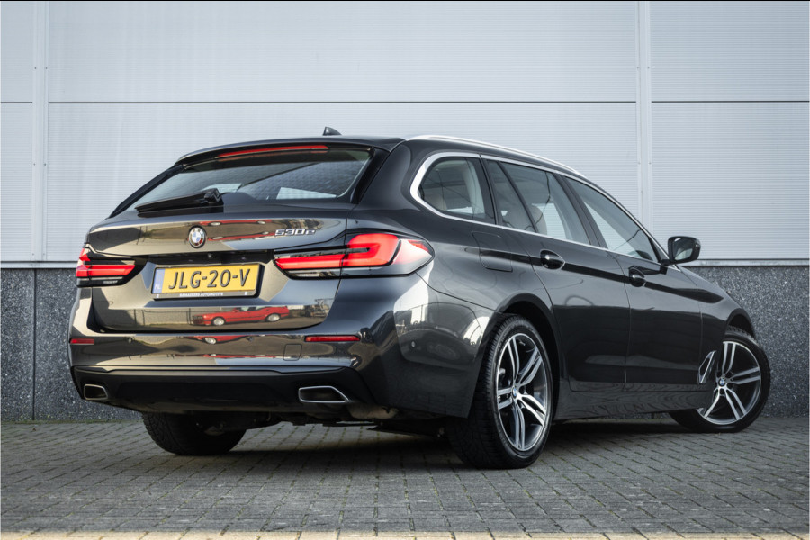 BMW 5 Serie Touring 530e Panoram / Camera / Leder / Elec stoelen /