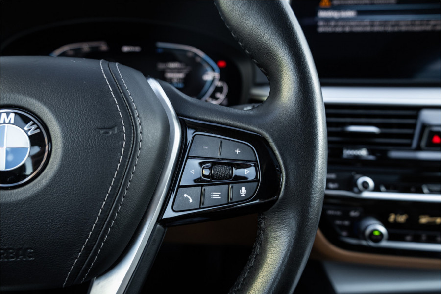 BMW 5 Serie Touring 530e Panoram / Camera / Leder / Elec stoelen /