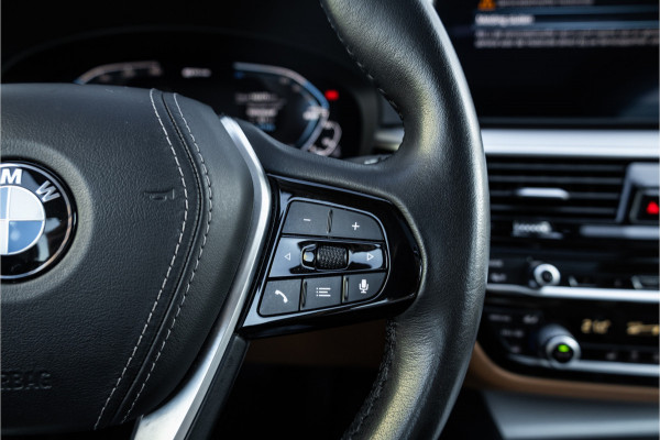 BMW 5 Serie Touring 530e Panoram / Camera / Leder / Elec stoelen /