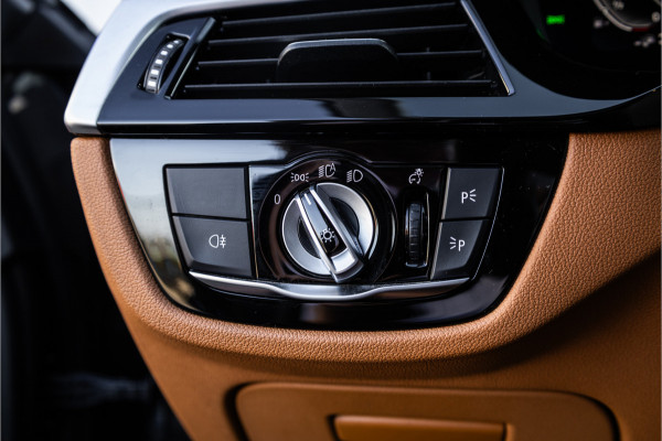 BMW 5 Serie Touring 530e Panoram / Camera / Leder / Elec stoelen /