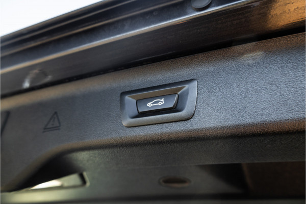 BMW 5 Serie Touring 530e Panoram / Camera / Leder / Elec stoelen /