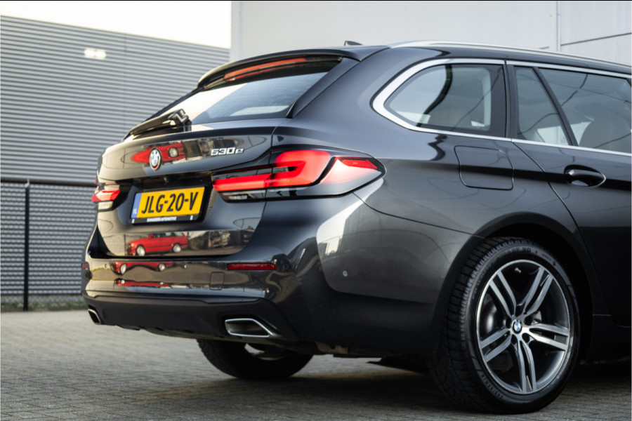BMW 5 Serie Touring 530e Panoram / Camera / Leder / Elec stoelen /