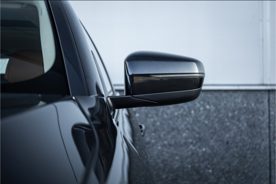 BMW 5 Serie Touring 530e Panoram / Camera / Leder / Elec stoelen /