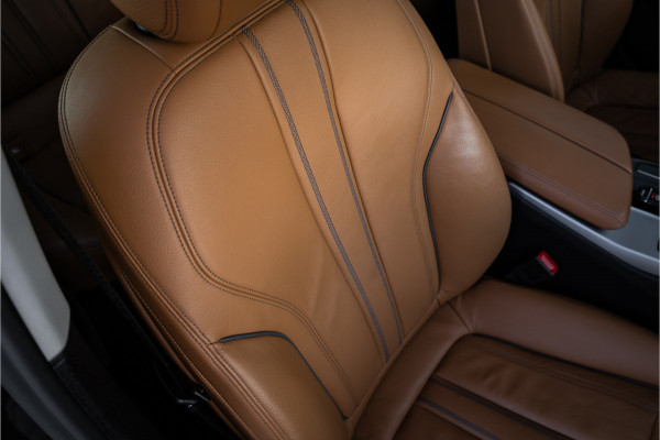 BMW 5 Serie Touring 530e Panoram / Camera / Leder / Elec stoelen /