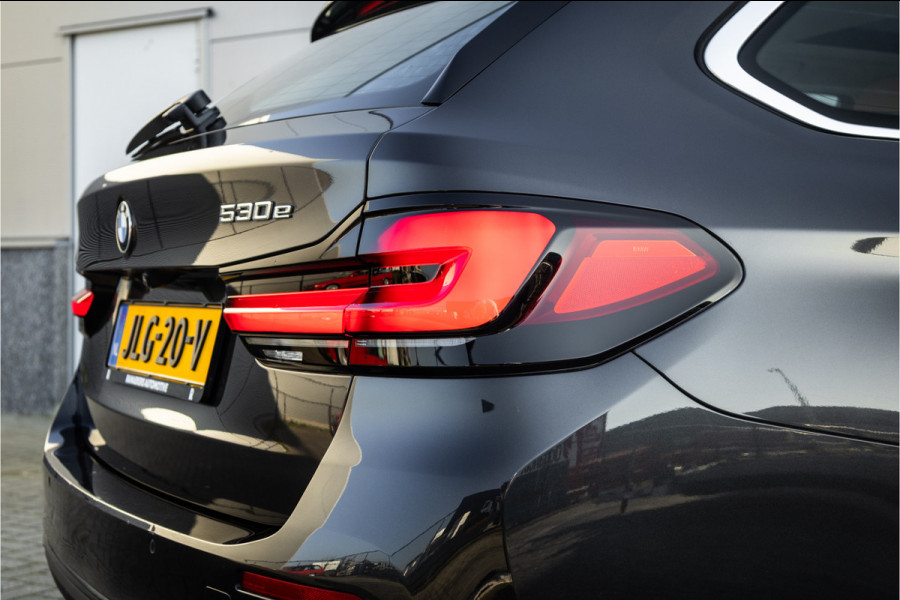 BMW 5 Serie Touring 530e Panoram / Camera / Leder / Elec stoelen /